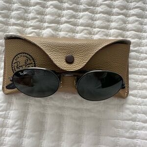 Ray-Ban Round framed Black metal and lenses Brown Leather Sunglasses Holder